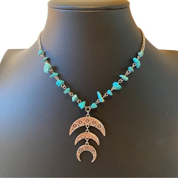 Awesome Faux Turquoise Horn Pendant Necklace. - Picture 4 of 5
